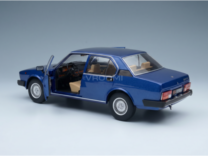 modellino Blue Scale modellino portiera aperta e interni curati nei minimi dettagli, della collezione Vroomi