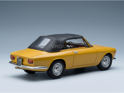 Modèle réduit de voiture décapotable jaune avec capote noire, intérieur détaillé, de la marque Vroomi
