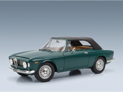 Maquette d'une Alfa Romeo décapotable verte avec un intérieur beige, présentée par Vroomi pour les collectionneurs