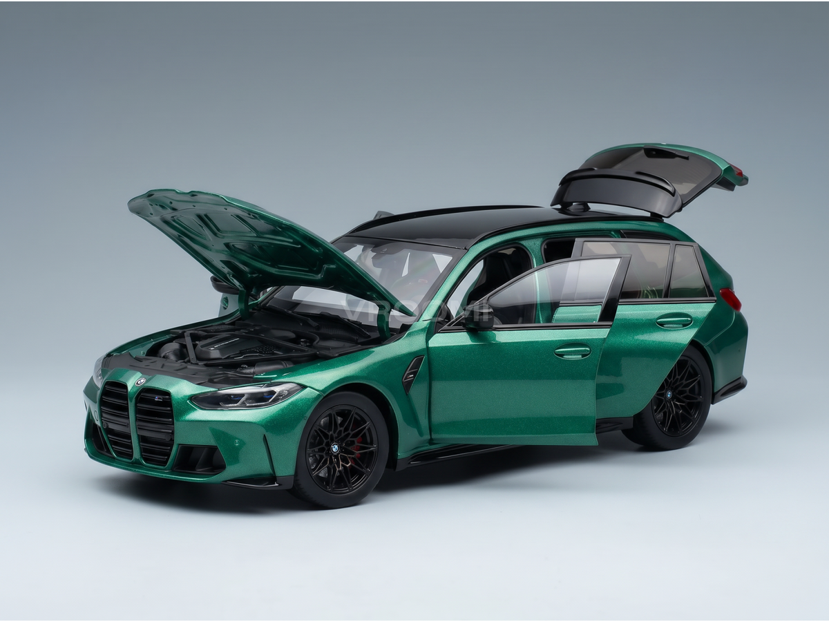 Grünes BMW M3 Touring ellauto mit geöffneter Motorhaube, Türen und Kofferraum — Vroomi