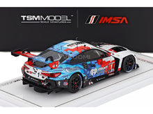 modellino in scala della BMW M4 GT3 modellino livrea iHeartRadio, presentato da TSM Model — perfetto per i collezionisti di Vroomi.