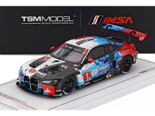 modellino in scala 1:1 della BMW M4 GT3 EVO n. 1 modellino TSM Model, con livrea iHeart Radio, in esposizione al Vroomi