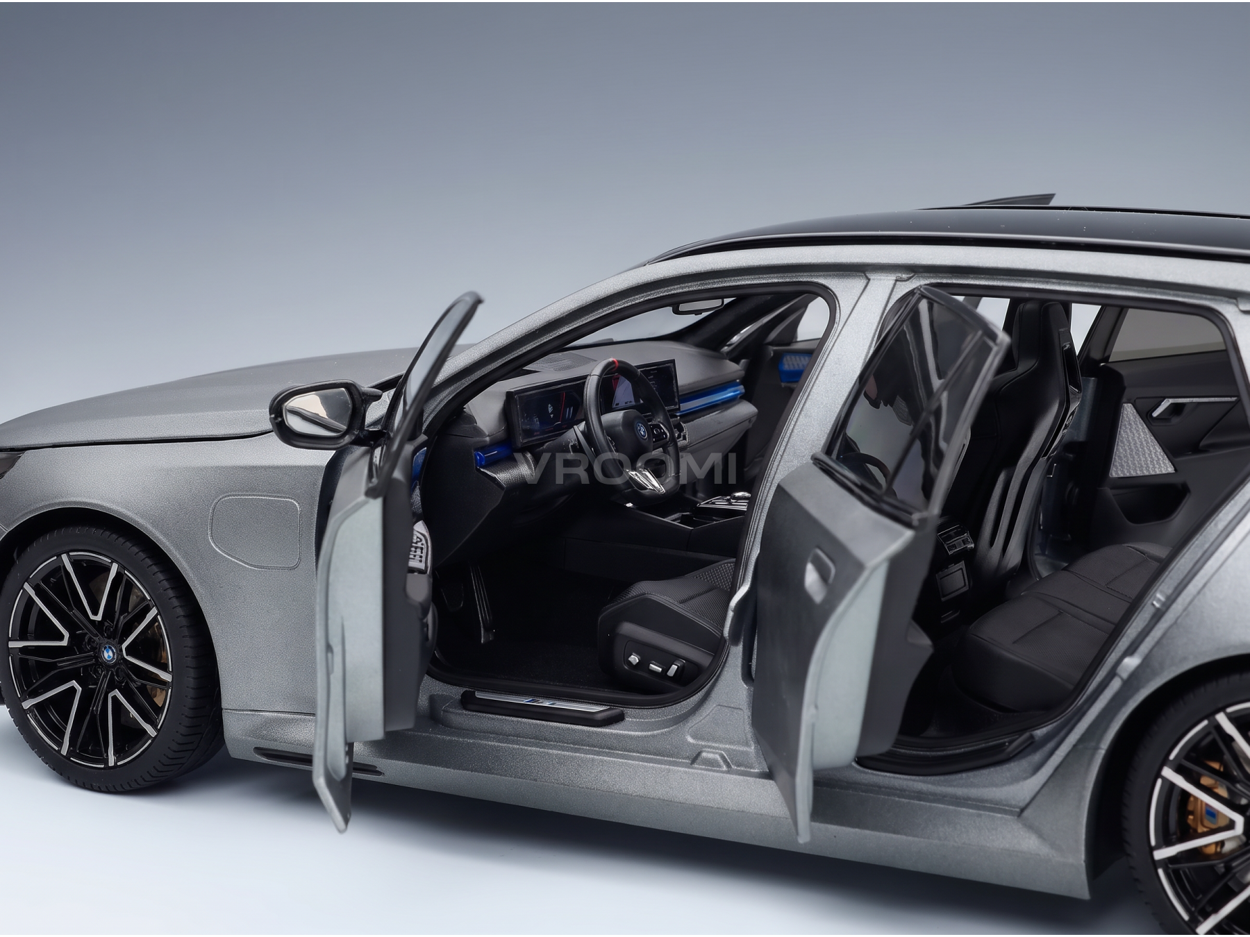 BMW 5-Series M5 G99 Touring 2024 Frozen Grey Minichamps 1:18 scale model - image 3