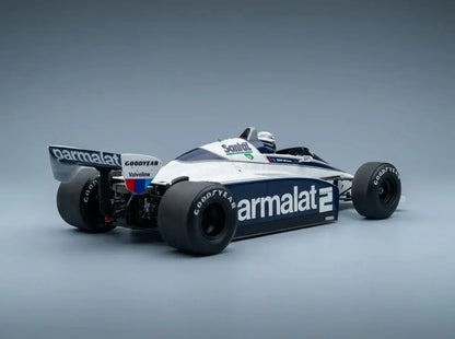 BRABHAM - F1 BT50 PARMALAT N.º 2 GP DE HOLANDA (con figura del piloto) 1982 RICCARDO PATRESE - BLANCO Y AZUL Tienda de maquetas de coches Vroomi Scale