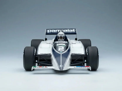BRABHAM - F1 BT50 PARMALAT N.º 2 GP DE HOLANDA (con figura del piloto) 1982 RICCARDO PATRESE - BLANCO Y AZUL Tienda de maquetas de coches Vroomi Scale