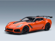 Vroomi-Modellauto der Corvette ZR1 in Orange mit schwarzen Akzenten und Heckflügel