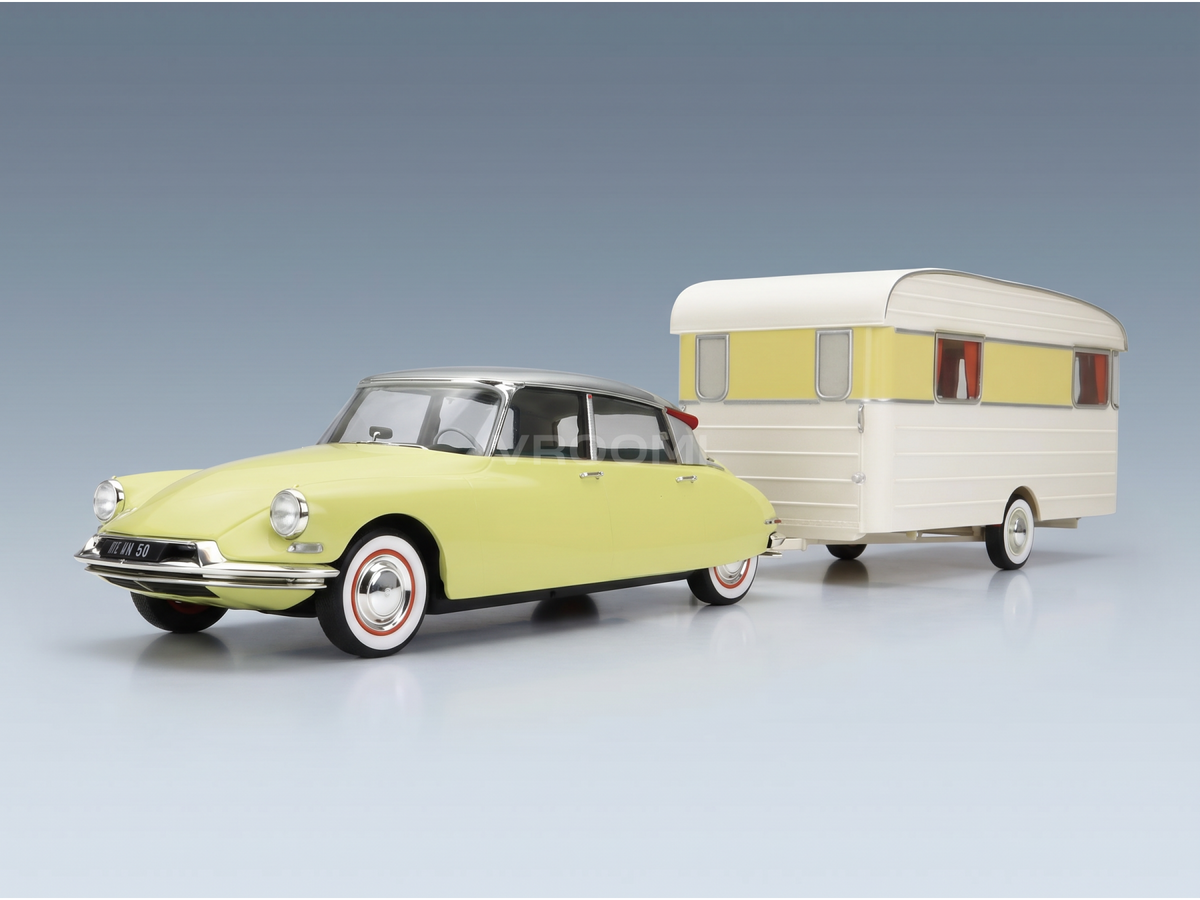 Yellow Citroën DS scale model car towing vintage trailer, collectible die-cast from Vroomi