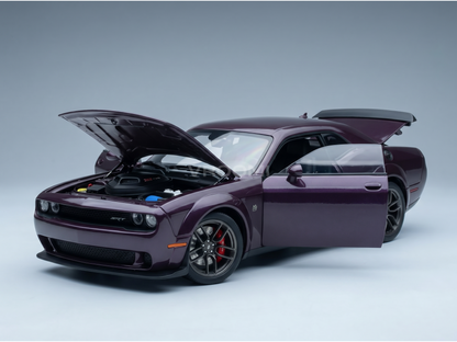 Paars Dodge Challenger SRT-schaalmodel met open motorkap en deuren, gedetailleerde motor, van Vroomi