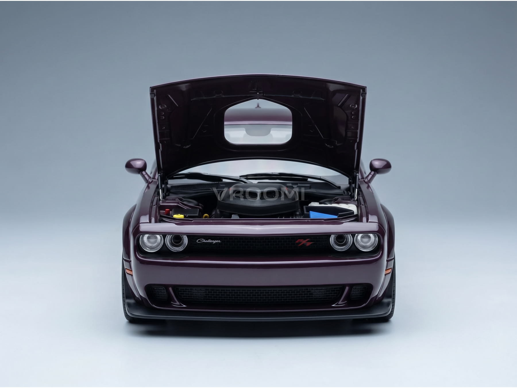 Paars Dodge Challenger GT-schaalmodel met open motorkap en gedetailleerde motor, van Vroomi