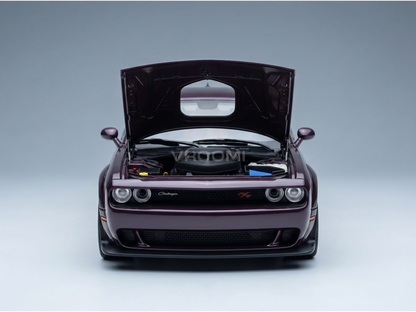 Paars Dodge Challenger GT-schaalmodel met open motorkap en gedetailleerde motor, van Vroomi