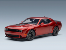 Rotes Modellauto von Vroomi, das sich durch ein detailreiches Design und eine elegante Oberfläche auszeichnet
