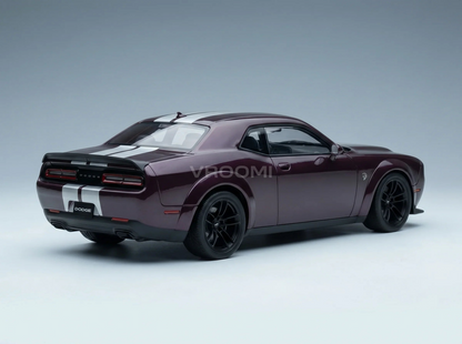 DODGE - CHALLENGER SRT JAILBREAK COUPÉ 2022 - MORADO Maqueta de coche en Vroomi