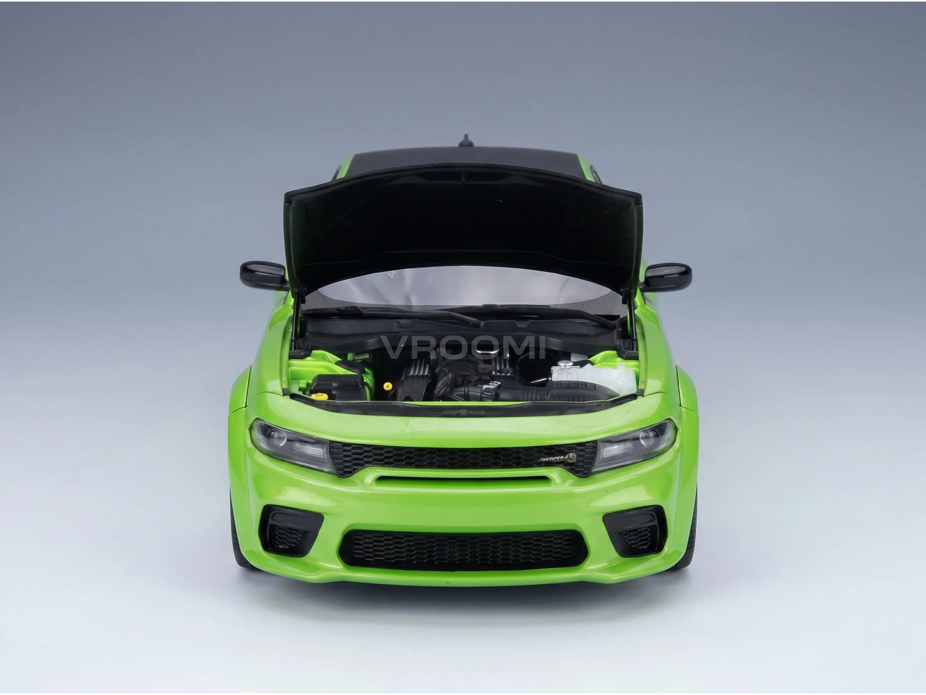 Maqueta de coche Vroomi con el capó abierto, acabado en verde intenso, motor detallado, réplica de colección fabricada en metal fundido a presión