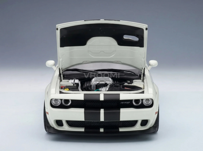 DODGE - CHALLENGER SRT SUPER STOCK COUPÉ 2023 - BRANCO Modelo de carro em escala no Vroomi