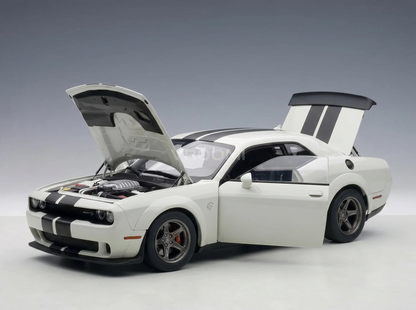DODGE - CHALLENGER SRT SUPER STOCK COUPÉ 2023 - BRANCO Modelo de carro em escala no Vroomi