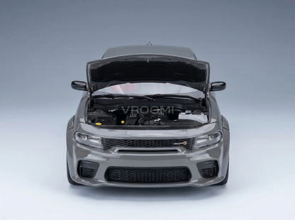 DODGE - CHARGER SCAT PACK WIDEBODY COUPÉ 2023 - DESTROYER GREY Maqueta de coche en Vroomi