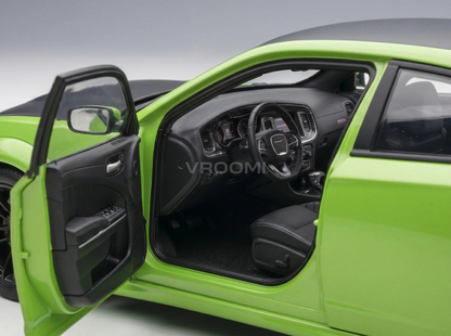 DODGE - CHARGER SCAT PACK WIDEBODY COUPÉ 2023 - SUB LIME Maqueta de coche en Vroomi
