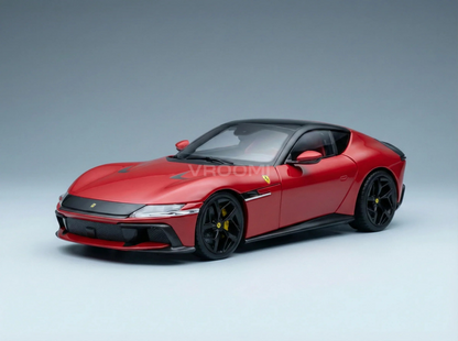 FERRARI - 12CILINDRI 2024 - COM VITRINA - NUMERADOS UM A UM - ROSSO CORSA - VERMELHO - Modelo de carro em escala na Vroomi