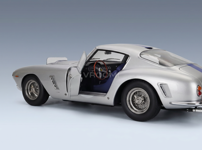 Ferrari 250 GT SWB 3,0 l V12 Coupé Team Noblet Nr. 14, 3. Platz beim 24-Stunden-Rennen von Le Mans 1961, Pierre Jean Guichet, silberblau, Rennwagen 601 – Vroomi