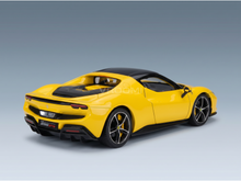 Maqueta a escala del Ferrari 296 GTB amarillo de Vroomi, que destaca por su elegante diseño y sus detalles en negro.