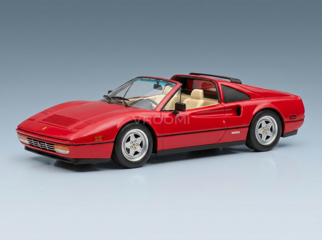 Rotes Ferrari 308 GTS-Modellauto mit hellbrauner Innenausstattung, präsentiert von Vroomi für Sammler