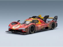 Maqueta a escala de un Ferrari 50 de carreras en color rojo de la marca Vroomi, con una decoración detallada y un diseño aerodinámico.
