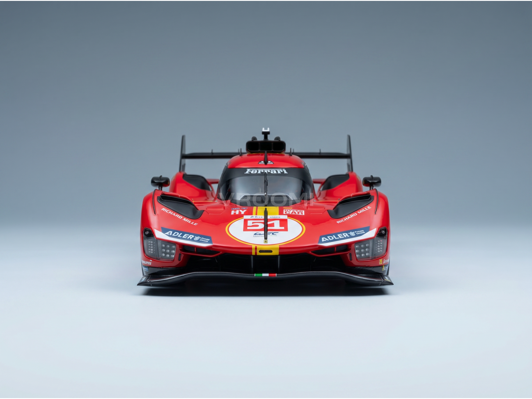 ferrari-499p-3-0l-turbo-v6-team-af-corse-nr-51-winnaar-24u-van-le-mans-2023-alessandro-pier-guidi-james-calado-antonio-giovinazzi-met-showcase-racing-cars-244 - Vroomi