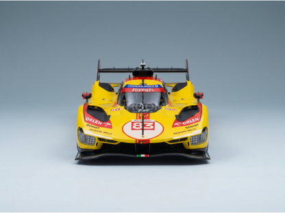 Gele Ferrari-modelauto op schaal 1:83 met Orlen- en Richard Mille-logo’s, gepresenteerd door Vroomi