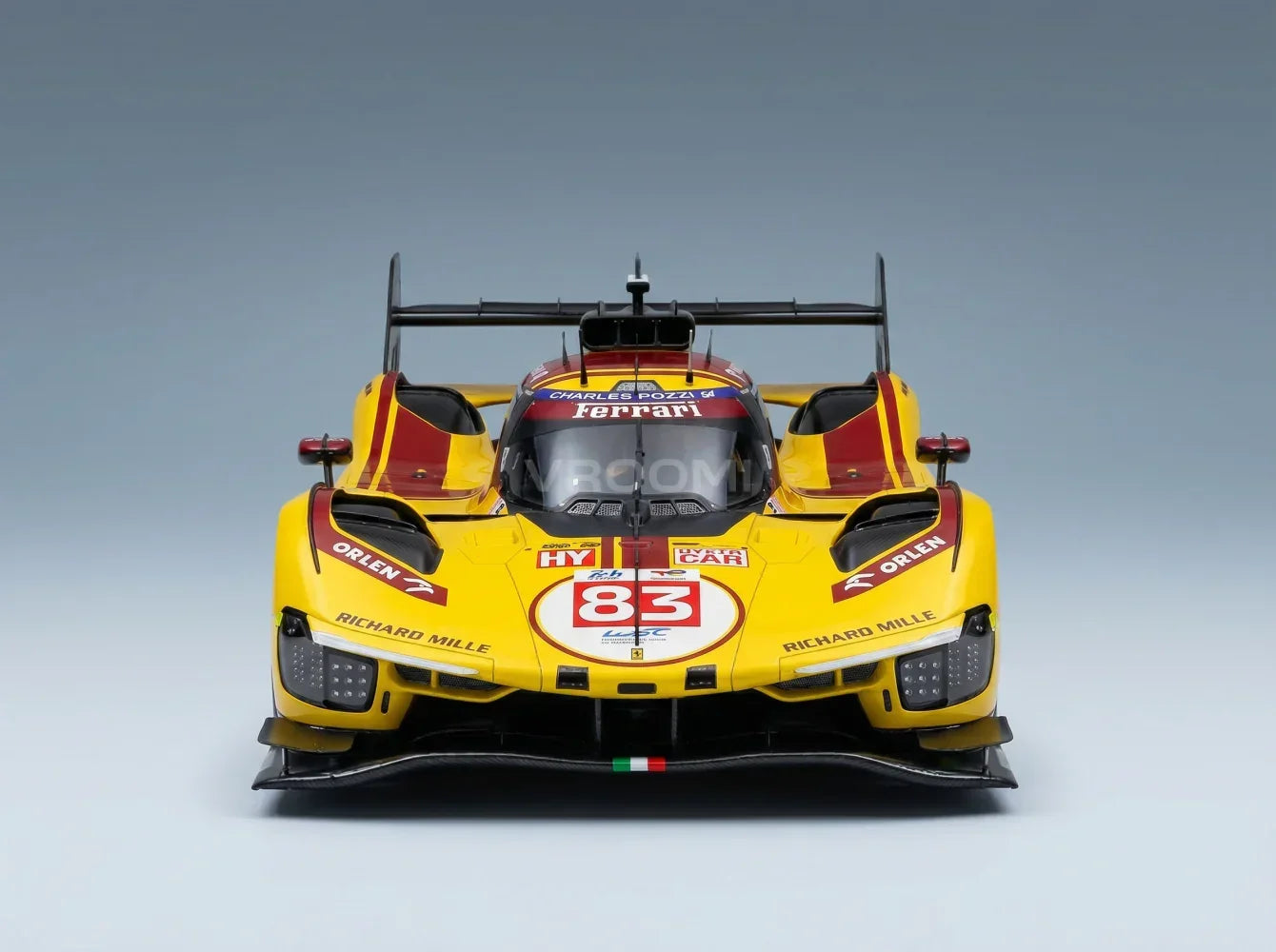 FERRARI - 499P 3,0 L V6 TURBO TEAM AF CORSE N° 83 VAINQUEUR DES 24 HEURES DU MANS 2025 ROBERT KUBICA - PHIL HANSON - YIFEI YE - AVEC VITRINE - CON VETRINA - JAUNE ET ROUGE Boutique de modèles réduits de voitures Vroomi