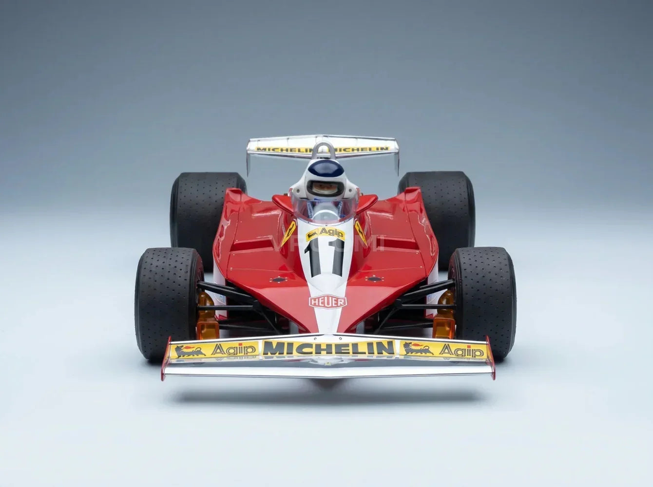 FERRARI - F1 312T3 N 11 WINNAAR BRITSE GP (met coureurfiguurtje) 1978 CARLOS REUTEMANN - ROOD-WIT Vroomi Schaalmodellenwinkel
