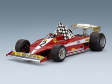 FERRARI – F1 126CX COMPREX TURBO N 27 USA West Long Beach GP (mit Fahrerfigur) 1981 G. VILLENEUVE – MIT VITRINE – ROT Modellauto auf Vroomi