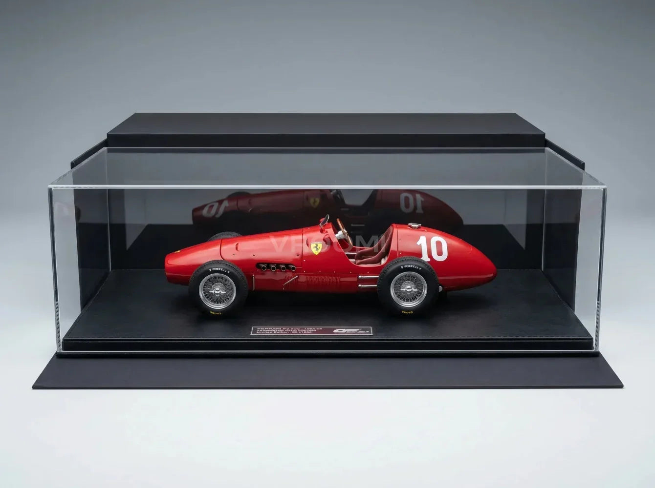 FERRARI - F1 500 F2 N 10 2e GP van Frankrijk 1952 NINO FARINA - RED Vroomi Schaalmodellenwinkel