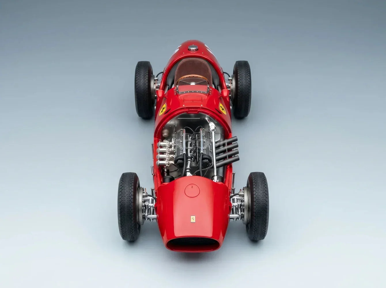 FERRARI - F1 500 F2 N 10 2e GP van Frankrijk 1952 NINO FARINA - RED Vroomi Schaalmodellenwinkel