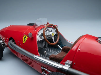 FERRARI | F1 500 F2 SCUDERIA FERRARI N 10 WINNAAR GP VAN ARGENTINIË ALBERTO ASCARI WERELDKAMPIOEN 1953 Vroomi Schaalmodellenwinkel