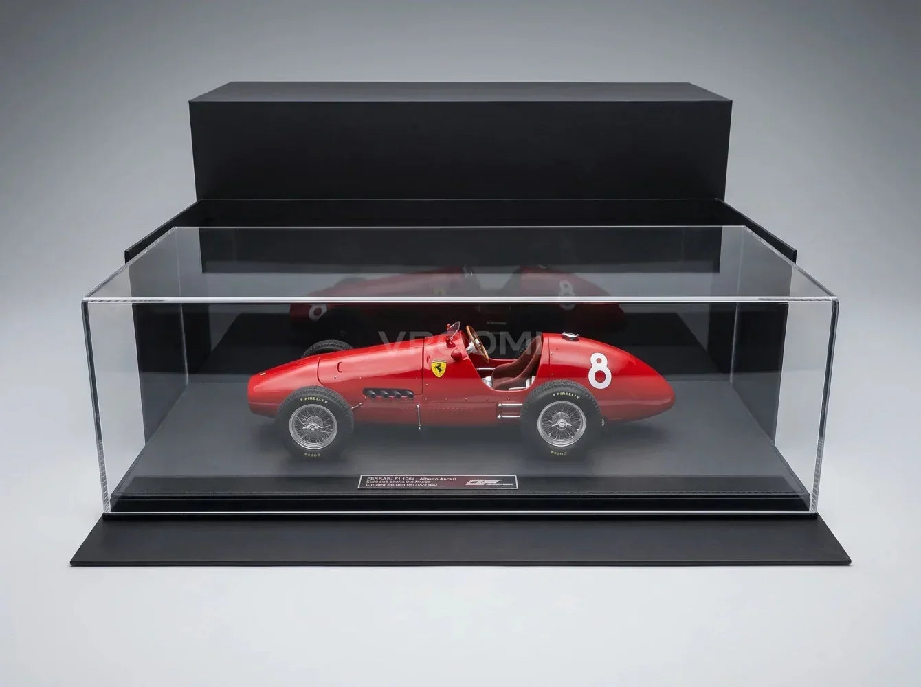 FERRARI - F1 500 F2 WERELDKAMPIOEN N° 8 WINNAAR GP VAN FRANKRIJK 1952 ALBERTO ASCARI - RED Vroomi Schaalmodellenwinkel