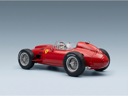 Maqueta de un Ferrari rojo con neumáticos Englebert, presentada por Vroomi para coleccionistas