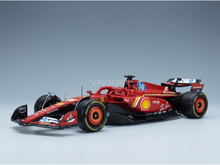Maqueta de un Ferrari rojo con los logotipos de Shell y HP, presentada por Vroomi para coleccionistas.