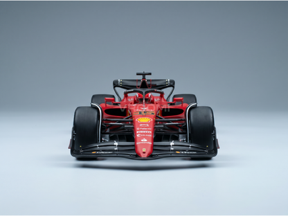 Rood Ferrari F1-schaalmodel met Shell- en AWS-logo’s, gepresenteerd door Vroomi voor verzamelaars.