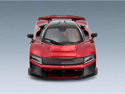 Rood Ferrari-schaalmodel met Vroomi-logo, met een gedetailleerde grille en een aerodynamisch ontwerp