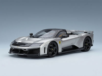 Ferrari F80 2024 – Carbonfelgen – mit Vitrine – aus poliertem Aluminium – grau – Straßenfahrzeuge – 118 – Vroomi