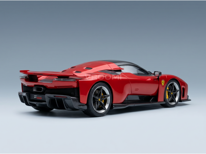 Ferrari F80 2024 – Carbon-Silber-Felgen – mit Vitrine – Rosso (Supercar-Rot) – Metallic-Schwarz – Straßenfahrzeuge – 493 – Vroomi