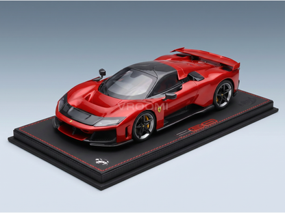 Ferrari F80 2024 – Carbon-Silber-Felgen – mit Vitrine – Rosso – Supercar-Rot-Metallic – Schwarz – Straßenfahrzeuge – 889 – Vroomi