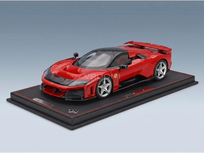 ferrari-f80-2024-silberne-Felgen-mit-Vitrine-rosso-corsa-rot-schwarz-Straßenfahrzeuge-785 - Vroomi