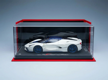 FERRARI - LAFERRARI - CON VETRINA - CON VETRINA - PACCHETTO LUSSO - BIANCO E BLU Vroomi Scale modellini