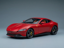 FERRARI - ROME 2019 - MET VITRINE - STUK VOOR STUK GENUMMERD - ROSSO CORSA 322 - ROOD Schaalmodelauto op Vroomi