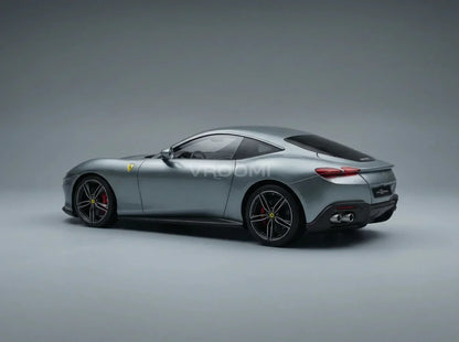 FERRARI - ROMA 2019 - CON VITRINA - NUMERADOS UNO A UNO - GRIGIO TITANIO - GRIS METALIZADO Tienda de maquetas de coches Vroomi