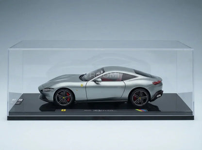 FERRARI - ROMA 2019 - CON VITRINA - NUMERADOS UNO A UNO - GRIGIO TITANIO - GRIS METALIZADO Tienda de maquetas de coches Vroomi