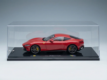 FERRARI - ROME 2019 - MET VITRINE - STUK VOOR STUK GENUMMERD - ROSSO CORSA 322 - ROOD Schaalmodelauto op Vroomi