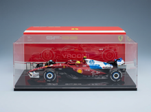 FERRARI - CON VITRINA - F1 SF-25 DEL EQUIPO SCUDERIA FERRARI N.º 44 GP DE MIAMI 2025 LEWIS HAMILTON - ROJO, BLANCO Y AZUL