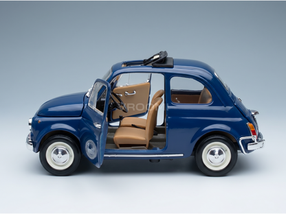 Modèle réduit de voiture classique bleu avec porte ouverte, intérieur beige et pneus à flancs blancs — Vroomi